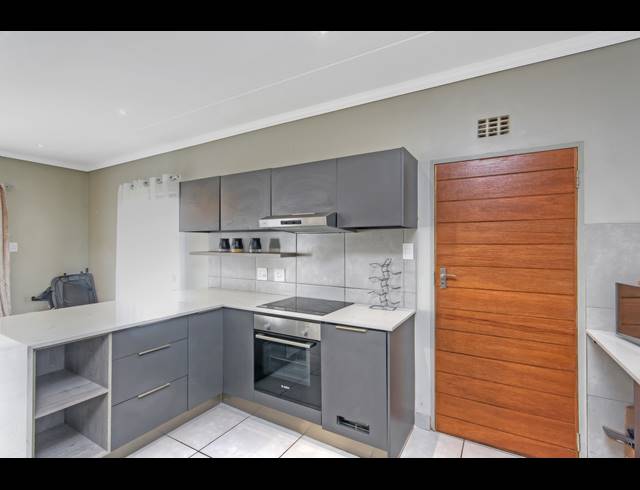 3 BEDROOM HOUSE FOR SALE IN COSMO CITY